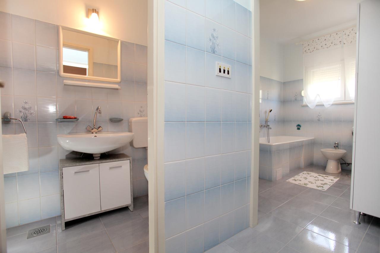 Apartment Carmen Trogir Ngoại thất bức ảnh